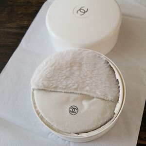 **VINTAGE** CHANEL N°19 BATH POWDER Puff Set